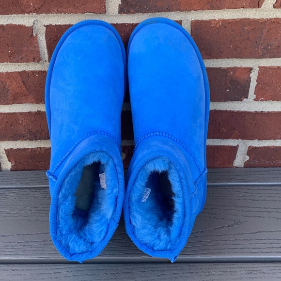 UGG Classic Mini Shearling Lined Boots - Picture 5 of 11